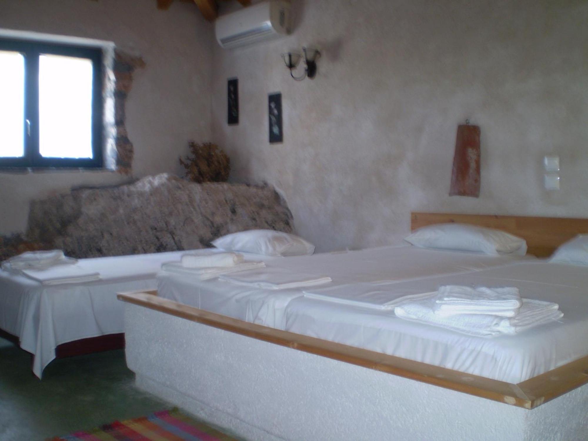 Arachovitika Kalivia Hotell Karyes Rum bild